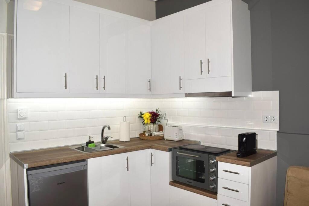 Kapa Central Apartment Каламата Екстер'єр фото
